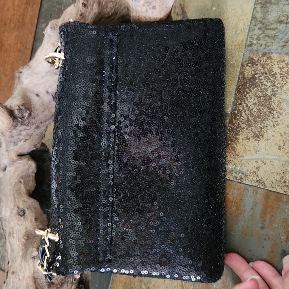 🍁 BLACK FRIDAY DEALS! 🦃 NWOT BADGLEY MISCHKA SEQUIN MESSENGER BAG WITH PEARL - Picture 2 of 5